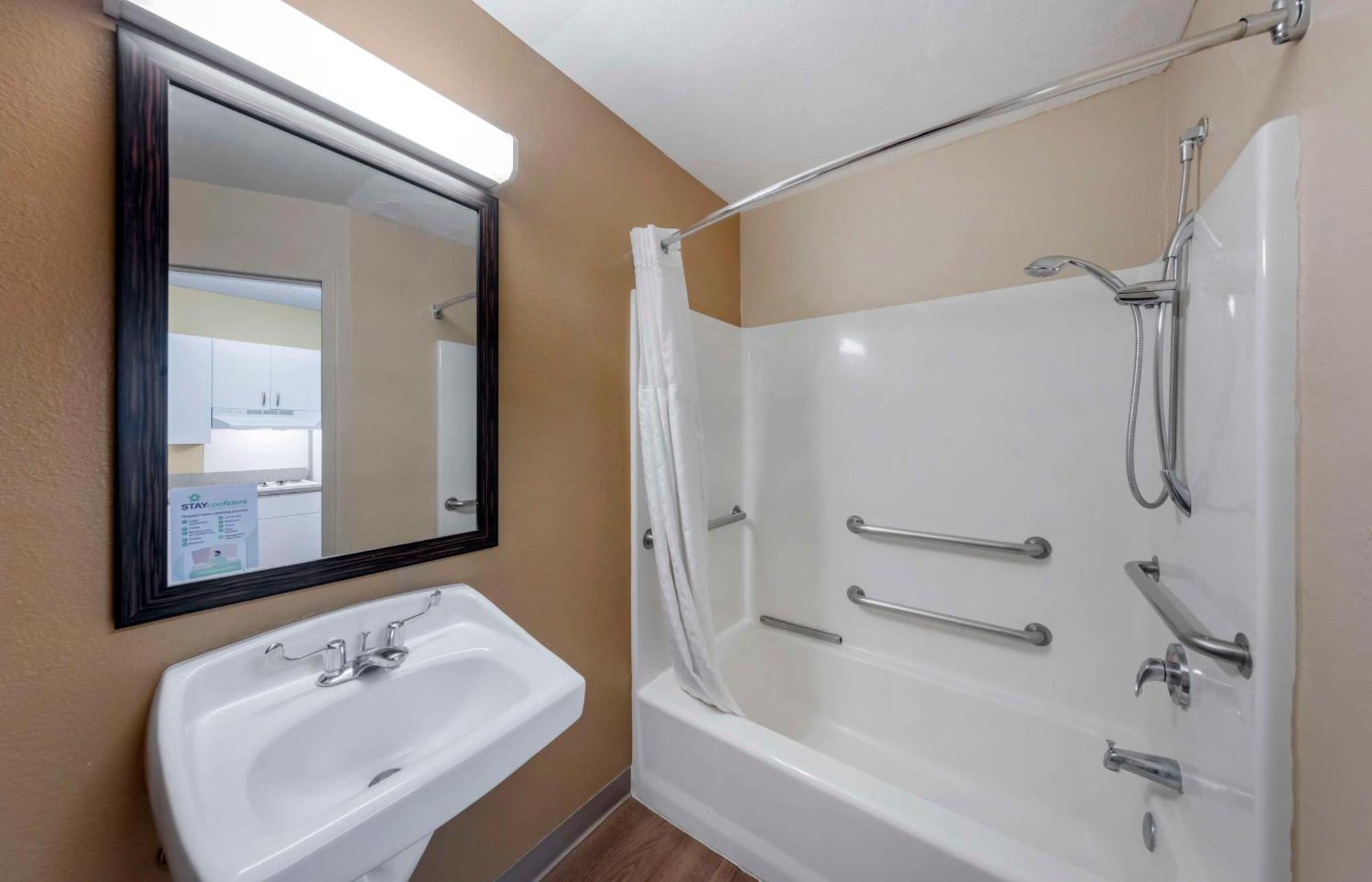 Extended Stay America Suites - Orange County - Katella Ave Exteriör bild