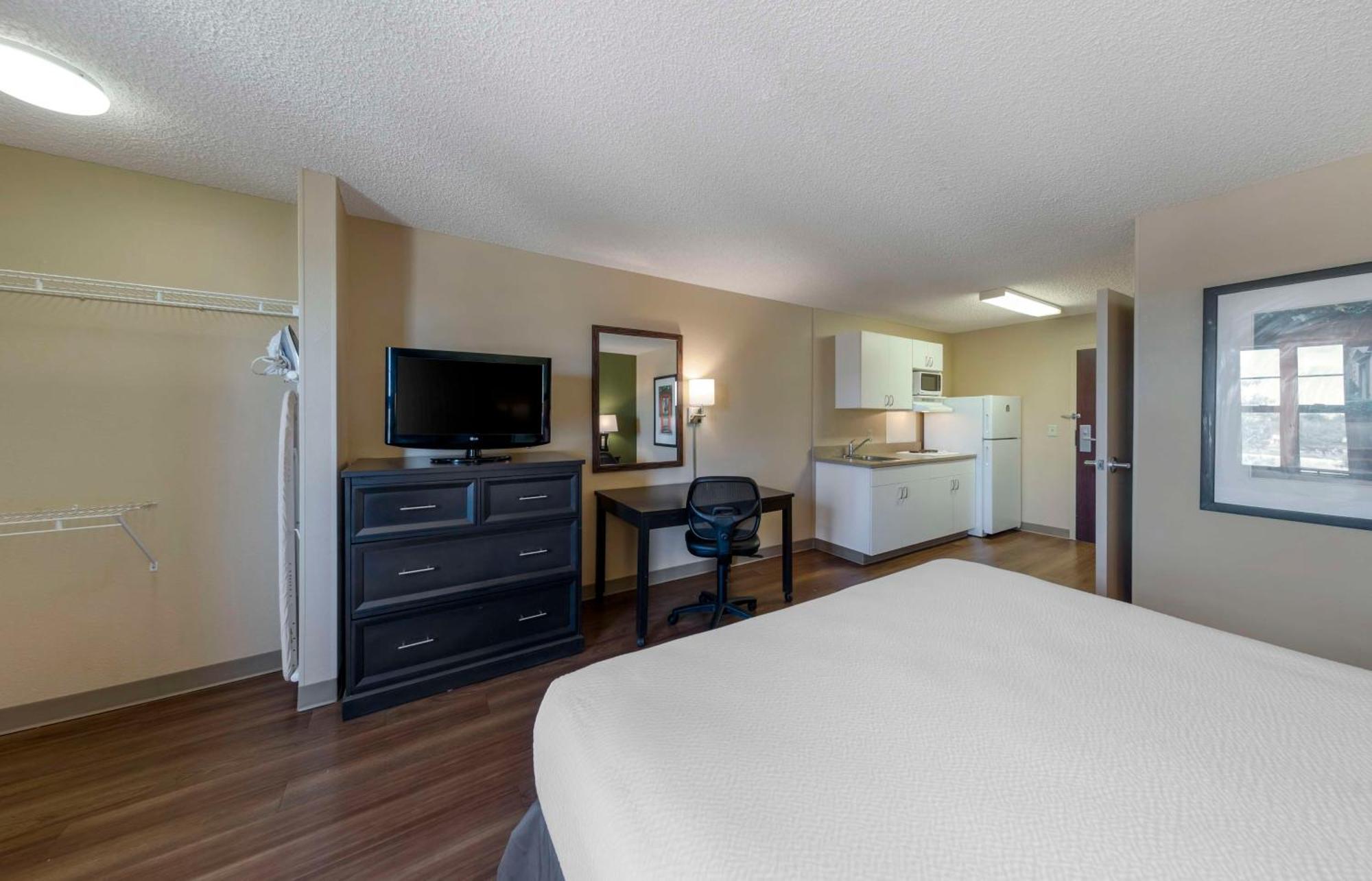 Extended Stay America Suites - Orange County - Katella Ave Exteriör bild